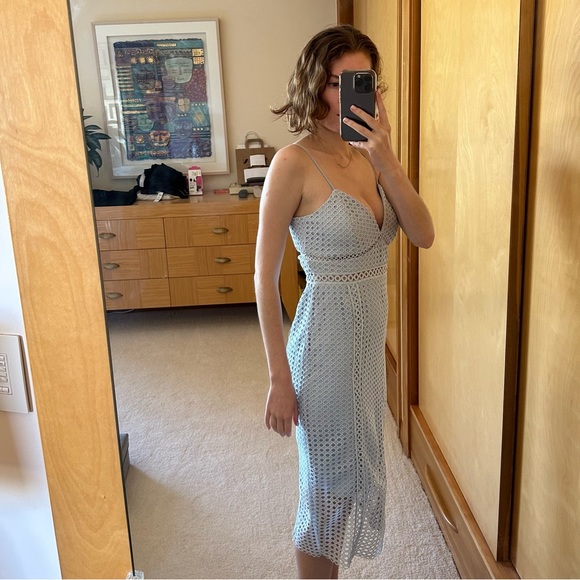 ✨Bardot Light Blue Circle Lace Midi Dress - Excellent Condition! - Picture 4 of 6
